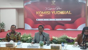 Jubir Komisi Yudisial (KY) Mukti Fajar Nur Dewata saat konferensi pers di Gedung KY, Selasa, 20/5/2025. | Syahrul Baihaqi/ Forum Keadilan