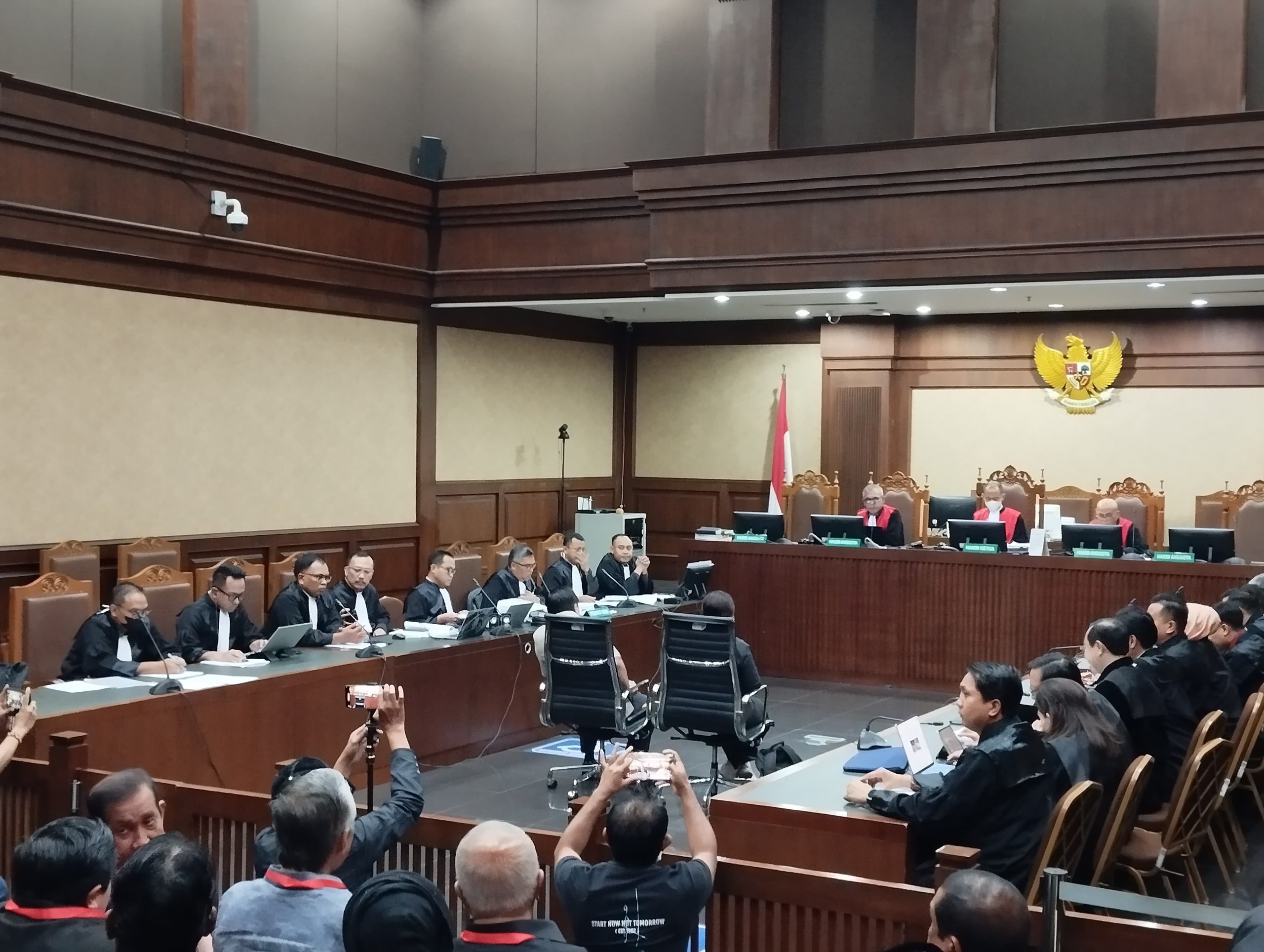 Eks Kader PDIP Ungkap Foto Harun Masiku di MA Bersama Hasto dan Djan Faridz
