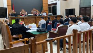 Suasana ruang sidang kasus judi online yang melibatkan pegawai komdigi, dengan menghadirkan lima saksi dari kepolisian Polda Metro Jaya, di PN Jakarta Selatan, Kamis 22/5/2025. | Ari Kurniansyah/ Forum Keadilan