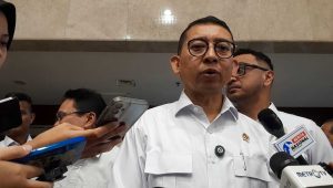 Menteri Kebudayaan Fadli Zon didampingi oleh Wakil Menteri Giring Ganesha, di Komplek Parlemen, Senayan, Jakarta, Usai Rapat dengan Komisi X DPR RI membahas Penulisan Ulang Sejarah Indonesia | Novia Suhari/Forum Keadilan