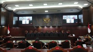 9 Hakim Konstitusi dalam sidang pembacaan putusan uji konstitusionalitas norma Pasal 34 ayat 2 Undang-Undang (UU) Nomor 20 Tahun 2003 tentang Sistem Pendidikan Nasional (UU Sisdiknas) di Gedung Mahkamah Konstitusi, Jakarta, Selasa, 27/5/2025 | Syahrul Baihaqi/Forum Keadilan