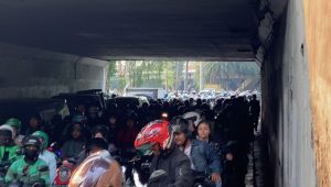 Kepadatan Kendaraan di Kolong Semanggi menuju Senayan-Blok M, Semanggi, Jakarta Pusat, Rabu 28/5/2025 | Ari Kurniansyah/Forum Keadilan