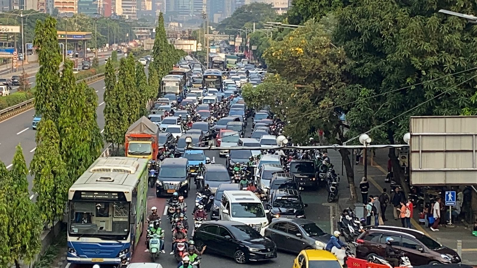 Macet di Gatsu-Sudirman, Polisi: Peningkatan Volume Kendaraan Menuju Libur Panjang