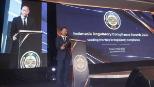 Chief Executive Officer Hukumonline Arkka Dhiratara, saat memberikan sambutan dalam acara Indonesia Regulatory Compliance Awards (IRCA) 2025, yang diselenggarakan oleh Hukumonline. Minggu, 11/5/2025 | Ari Kurniansyah/Forum Keadilan