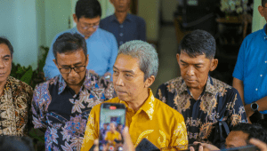 Wali Kota Bogor Dedie A Rachim memberikan keterangan pers terkait terkait keracunan MBG di Rumah Dinas Wali Kota Bogor, Senin, 12/5/2025. | Dok Pemkot Bogor