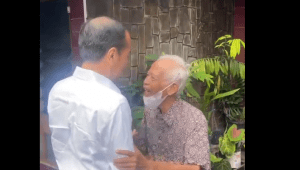 Presiden ke-7 Joko Widodo (Jokowi) berkunjung ke rumah dosen pembimbing akademik saat kuliah di Universitas Gadjah Mada (UGM), pada Selasa, 13/5/2025. | Instagram @jokowi