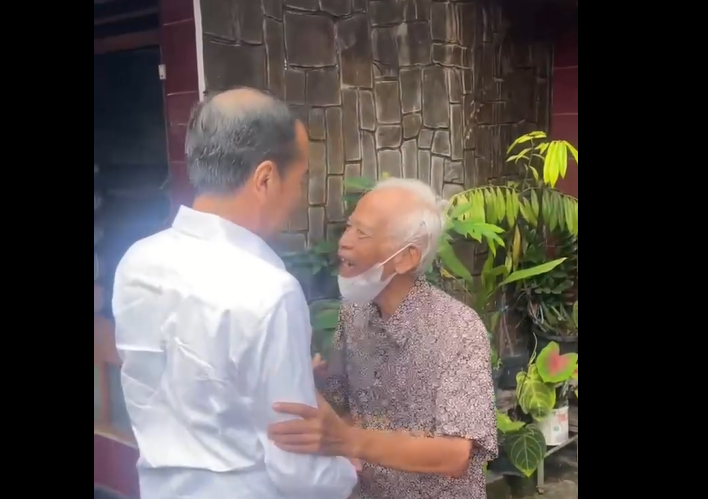Di Tengah Polemik Ijazah Palsu, Jokowi Kunjungi Rumah Dosen Pembimbing Kasmudjo