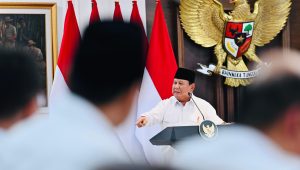 Presiden Prabowo memberikan pengantar Sidang Kabinet Paripurna di Ruang Sidang Kabinet, Istana Kepresidenan, Jakarta, pada Senin, 5/4/2025.| Dok BPMI Setpres/Laily Rachev