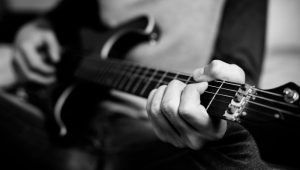 Ilustrasi Bermain Gitar | Ist