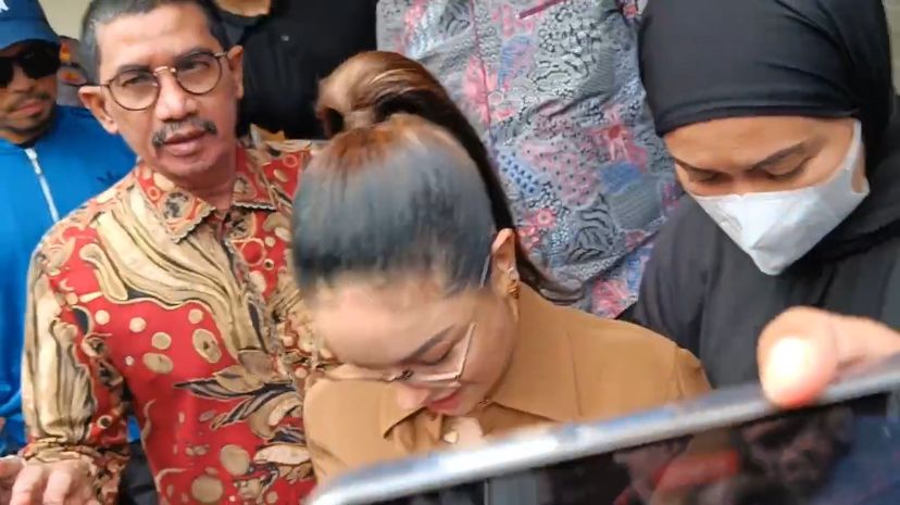 Nikita Mirzani dan Asistennya Diserahkan Kejari Jaksel