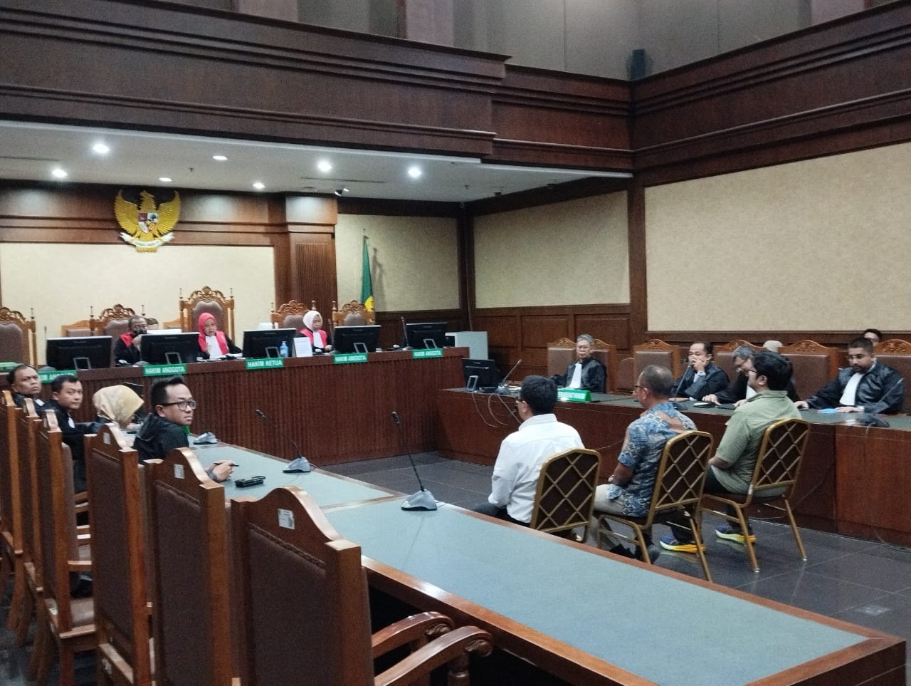 Tiga Terdakwa Korupsi APD Covid-19 Divonis Penjara 3 hingga 11,5 Tahun