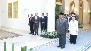 Presiden Prabowo Subianto, Dewan Pengarah Badan Pembinaan Ideologi Pancasila (BPIP) Megawati Soekarnoputri, dan Wakil Presiden Gibran Rakabuming Raka menghadiri Upacara Peringatan Hari Lahir Pancasila di Halaman Gedung Pancasila, Jakarta Pusat pada Senin, 2/6/2025 | YouTube Sekretariat Presiden