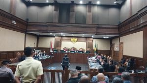 Eks Hakim Konstitusi, Maruarar di Pengadilan Tipikor Jakarta Pusat, Kamis, 19/6/2025. | Syahrul Baihaqi/ Forum Keadilan