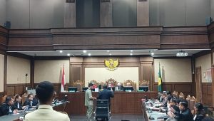 Eks Hakim Konstitusi, Maruarar di Pengadilan Tipikor Jakarta Pusat, Kamis, 19/6/2025. | Syahrul Baihaqi/ Forum Keadilan