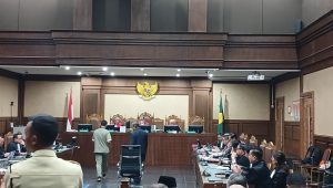 Eks Hakim Konstitusi, Maruarar di Pengadilan Tipikor Jakarta Pusat, Kamis, 19/6/2025. | Syahrul Baihaqi/ Forum Keadilan