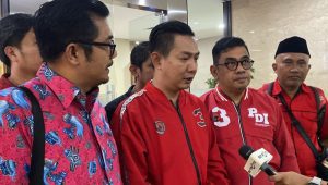 Kader PDI Perjuangan Wiradarma Harefa (kiri), Angga Nugraha, yang juga merupakan salah satu pelapor (tengah), Budi Benyamin (kanan), usai menjalani pemeriksaan di Bareskrim Polri, Jakarta Selatan, Rabu, 18/6/2025 | Ari Kurniansyah/Forum Keadilan