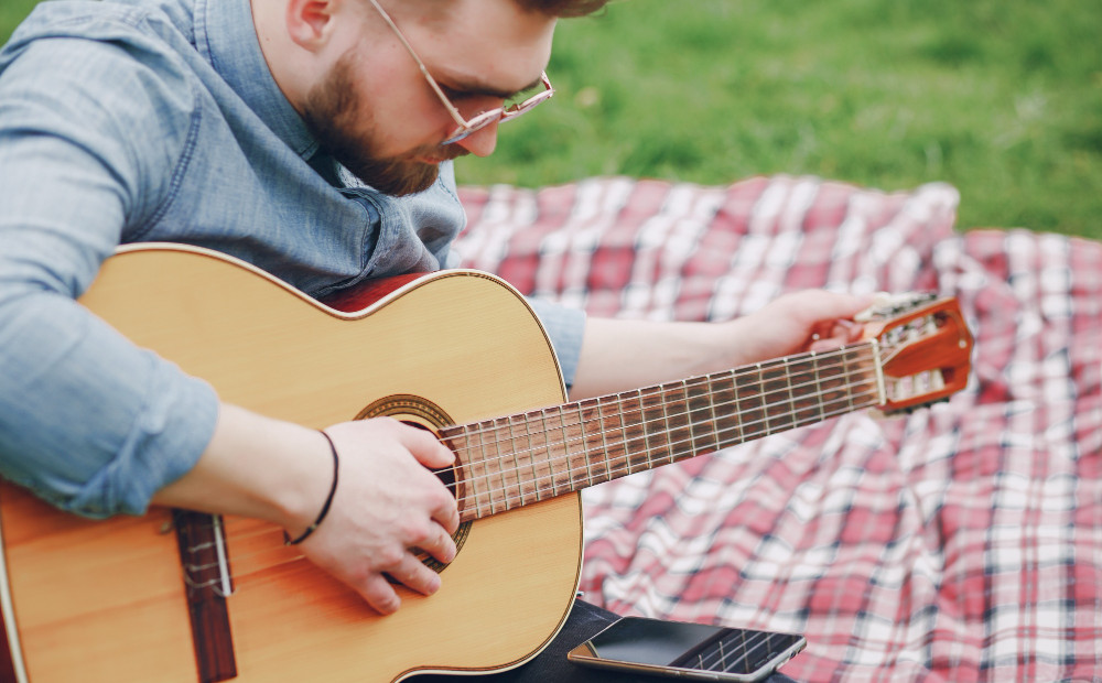 Tips Bermain Gitar Bagi Pemula