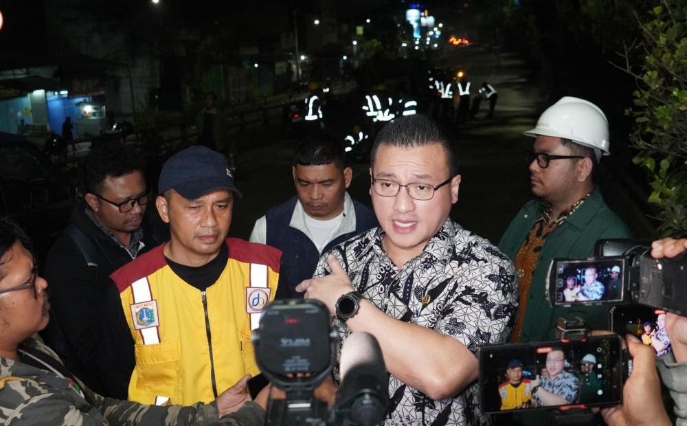 Tanggapi Aduan Warga, Kenneth DPRD DKI Tinjau Langsung Jalan Rusak di Flyover Jembatan Dua, dan Tiga Jakut