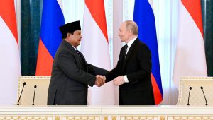 Presiden RI Prabowo Subianto dan Presiden Rusia Vladimir Putin dalam pertemuan bilateral di Istana Konstantinovsky, St. Petersburg, pada Kamis, 19/6/2025. | Dok BPMI Setpres/Muchlis Jr