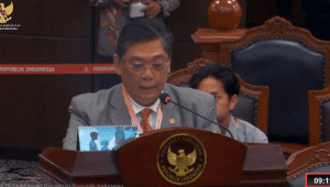 Ketua Komisi 1 DPR Utut Adianto saat memberikan keterangan di Gedung MK, Senin, 23/6/2025 | YouTube Mahkamah Konstitusi