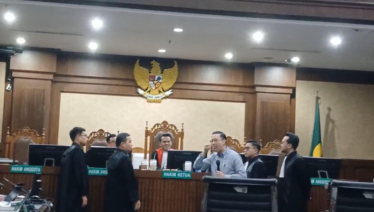 Tom Lembong Sindir Jaksa dengan Makan Gula Rafinasi di Persidangan