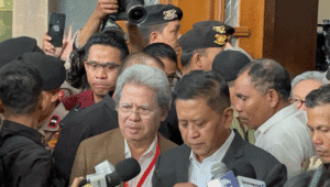 Sekjen PDI Perjuangan Hasto Kristiyanto usai dituntut 7 tahun penjara oleh jaksa di Pengadilan Tipikor Jakarta Pusat, Kamis, 3/7/2025 | Syahrul Baihaqi/Forum Keadilan