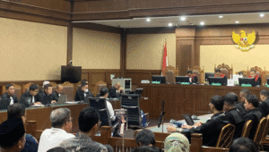 Eks Mendag Tom Lembong saat mendengarkan pembacaan putusan di Pengadilan Tipikor Jakarta Pusat, Jumat, 18/7/2025 | Ist