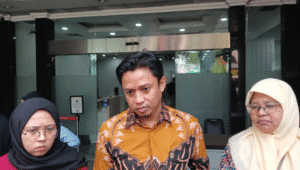 Kuasa hukum Koalisi Masyarakat Sipil sekaligus Direktur LBH Pers Mustafa, di Gedung Mahkamah Konstitusi, Kamis, 31/7/2025 | Syahrul Baihaqi/Forum Keadilan