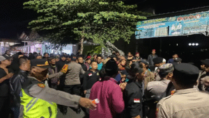 Bentrokan antara dua organisasi massa Islam, yakni Front Persatuan Islam (FPI) dan Perjuangan Walisongo Indonesia Laskar Sabilillah (PWI-LS), saat sebuah acara ceramah digelar Desa Pegundan, Kecamatan Petarukan, Pemalang, Rabu, 22/7/2025 malam sekitar pukul 22.30 WIB | Ist