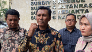 Kuasa Hukum SN, Ardin Firanata, saat memberikan keterangan kepada media di Polda Metro Jaya, Jumat, 4/7/2025 | Ari Kurniansyah/Forum Keadilan