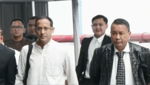 Mantan Menteri Pendidikan, Kebudayaan, Riset, dan Teknologi (Mendikbudristek) Nadiem Makarim didampingi pengacaranya, Hotman Paris Hutapea di Gedung Bundar Kejagung, Jakarta Selatan, Selasa, 15/7/2025 | Ist