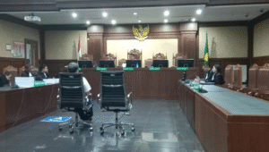 Eks Direktur PT PPI Charles Sitorus saat mendengarkan tuntutan Jaksa di Pengadilan Tipikor Jakarta Pusat, Jumat, 4/7/2025 | Syahrul Baihaqi/Forum Keadilan