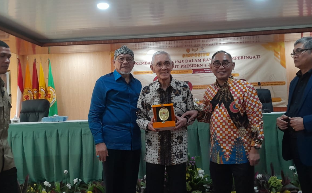 Try Sutrisno Desak DPR/MPR Segera Proses Surat Pemakzulan Gibran, Dorong Kembali ke UUD 1945