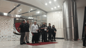 Direktur Penyidikan Jampidsus Kejagung Abdul Qohar (tengah) di Kejagung, Jakarta Selatan, Selasa, 15/7/2025 | Syahrul Baihaqi/Forum Keadilan