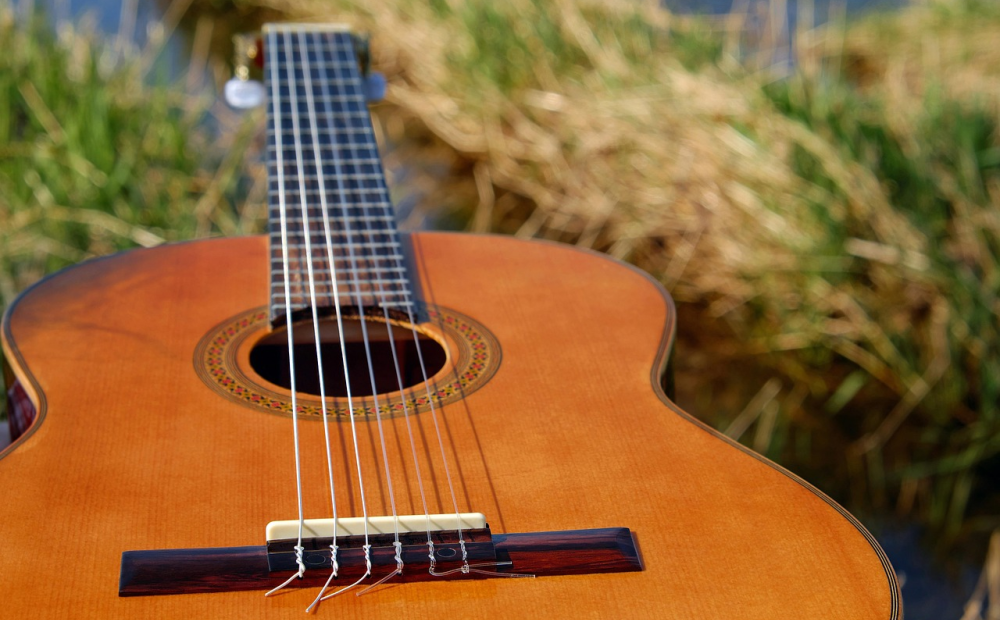 10 Cara Bermain Gitar Bagi Pemula