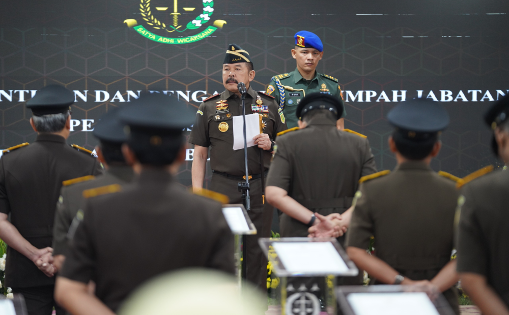 Jaksa Agung Lantik 34 Pejabat Eselon II dan Kajati Baru, Ada Harli Siregar dan Abdul Qohar