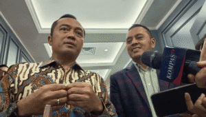 Mensesneg Prasetyo Hadi (kiri) di Kompleks Parlemen, Senayan, Jakarta, Rabu, 9/7/2025 | Novia Suhari/Forum Keadilan