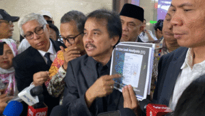 Pakar Telematika Roy Suryo saat memberikan keterangan kepada media di Mabes Polri, Jakarta Selatan, Rabu 9/7/2025 | Ari Kurniansyah/Forum Keadilan