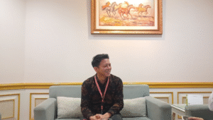 Vokalis grup musik NOAH Nazriel ‘Ariel’ Irham di Gedung Mahkamah Konstitusi (MK), Senin, 22/7/2025 | Syahrul Baihaqi/Forum Keadilan