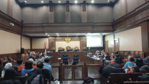 Sekjen PDI Perjuangan Hasto Kristiyanto saat membacakan Pledoi di Pengadilan Tipikor Jakarta Pusat, Kamis, 10/7/2025 | Syahrul Baihaqi/Forum Keadilan