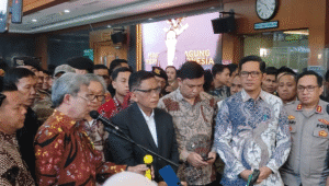 Sekretaris Jenderal (Sekjen) PDI Perjuangan Hasto Kristiyanto bersama tim hukumnya di Pengadilan Tipikor, Jakarta Pusat, Jumat, 25/7/2025 | Syahrul Baihaqi/Forum Keadilan