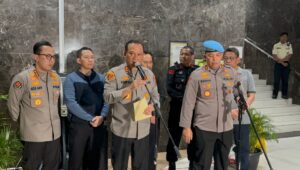 Kapolda Metro Jaya Irjen Asep Edi Suheri saat memberikan keterangan kepada media di RSCM, Jakarta Pusat, Jumat 29/8/2025 | Ist