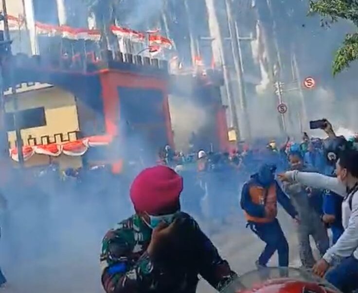 Demo Mako Brimob Kwitang, Polisi Serang Balik Demonstran Pakai Gas Air Mata