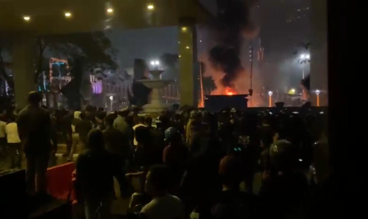 Polisi Pukul Mundur Massa Aksi Polda Metro Jaya