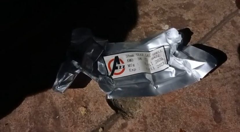 Polisi Tembaki Massa Pendemo DPR dengan Gas Air Mata, Diduga Kadaluwarsa