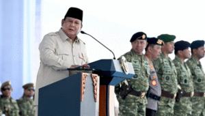 Presiden RI Prabowo Subianto menyampaikan amanatnya pada Upacara Gelar Pasukan Operasional dan Kehormatan Militer di Landasan Suparlan, Komplek Pendidikan dan Pelatihan Komando Pasukan Khusus (Kopassus), Kabupaten Bandung Barat, Provinsi Jawa Barat, pada Minggu, 10/8/2025. | Dok BPMI Setpres/Cahyo