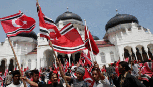Masyarakat Aceh mengibarkan Bendera bulan bintang | Ist