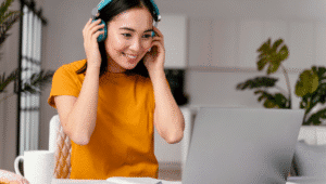 Ilustrasi Mendengarkan Lagu | Ist
