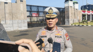 Dirlantas Polda Metro Jaya Kombes Pol Komarudin, saat memberikan keterangan kepada media di kawasan depan Gedung DPR/MPR/DPD RI Jumat, 15/8/2025 | Ist
