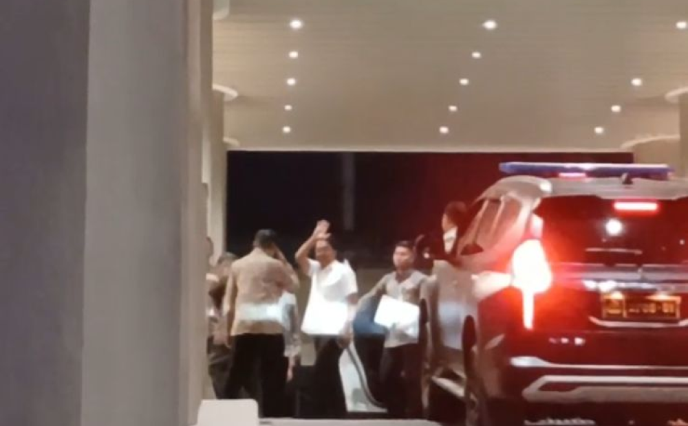 Menkum Sambangi Kejagung, Kasih Keppres Abolis untuk Tom Lembong?